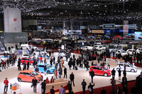 ジュネーブショー2014の会場から。トヨタ、日産などが出展している第4ホールを臨む。