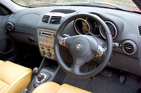 アルファロメオ147 2.0ツインスパーク セレスピード 5ドア（5MT ATモード付き）【ブリーフテスト】の画像