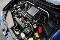 ベースとなる「エクシーガ2.0GT」と同じく225psを発生する2リッターターボエンジンを搭載。エンジンルーム後方にはフレキシブルタワーバーが備わる。