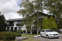 「Hütte EMILE ヒュッテ・エミール」
    山梨県北杜市大泉町西井出8240-1522 
    0551-45-7011 
    www.hutteemile.com
    