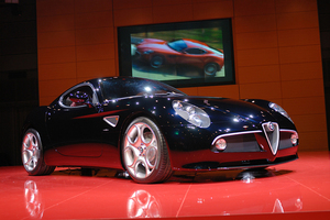 アルファ8Cコンペティツィオーネ」日本初お披露目、2200万円超