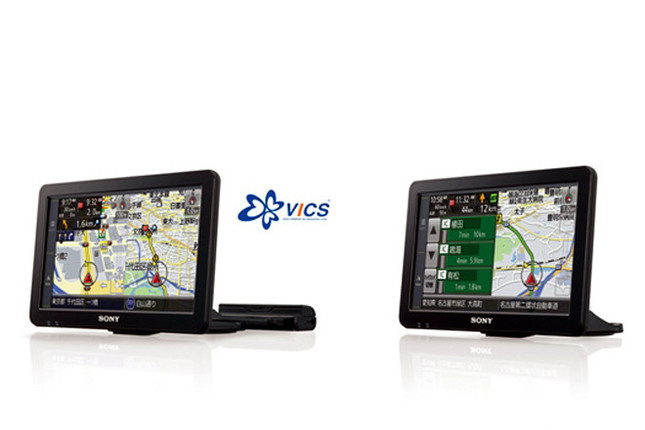 「NV-U97VT」（写真左）と「NV-U97V」。ほか「nav-u」シリーズの4.8インチ、3.5インチに比べ、はるかに大きな7.0インチモニターが自慢だ。