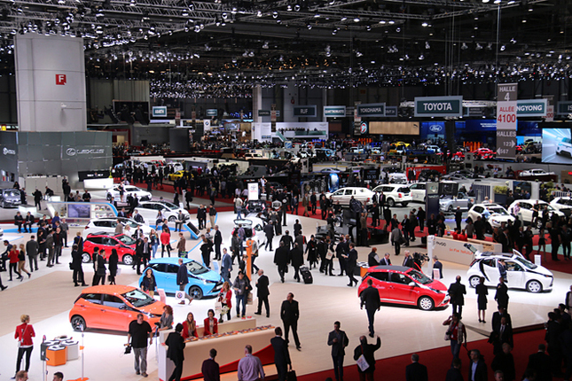 ジュネーブショー2014の会場から。トヨタ、日産などが出展している第4ホールを臨む。