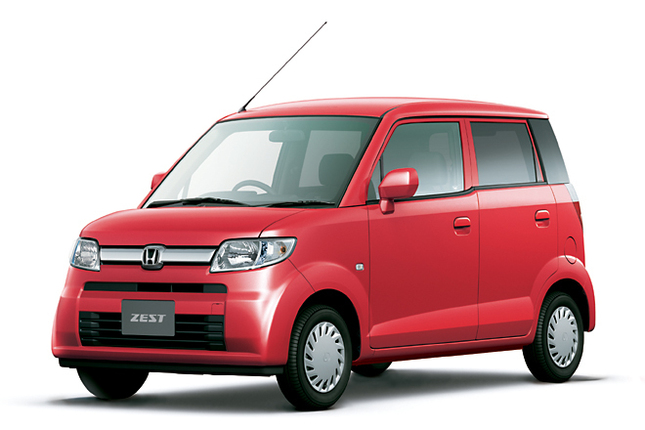【スペック】ゼストD：全長×全幅×全高＝3395×1475×1635mm／ホイールベース＝2420mm／車重＝880kg／駆動方式＝FF／0.6リッター直3SOHC6バルブ（52ps/6700rpm、6.2kgm/3800rpm）