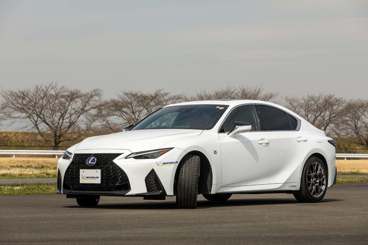 1999年に初代が登場した「ミシュラン・パイロットスポーツ」。以来、進化とジャンルの細分化が進み、最新の「パイロットスポーツ5」は走りを楽しむスタンダードモデルという位置づけになる。