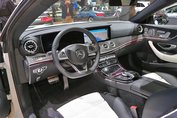 メルセデス・ベンツE400 4MATICクーペ