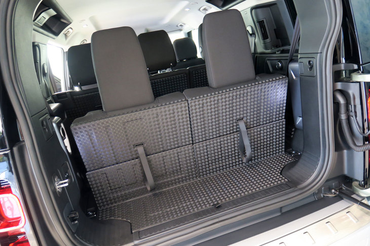 ランドローバー・ディフェンダー110 アドベンチャーパック装着車（ラゲッジスペース）