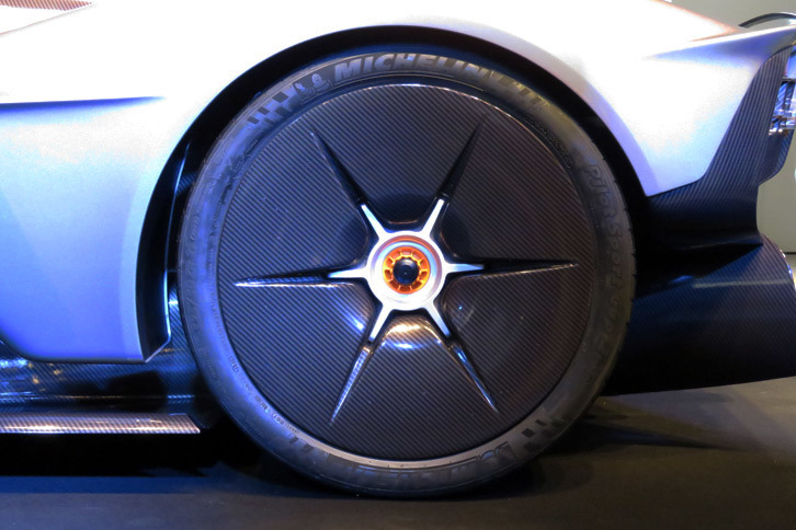 アストンマーティン・ヴァルキリー（リアタイヤ）