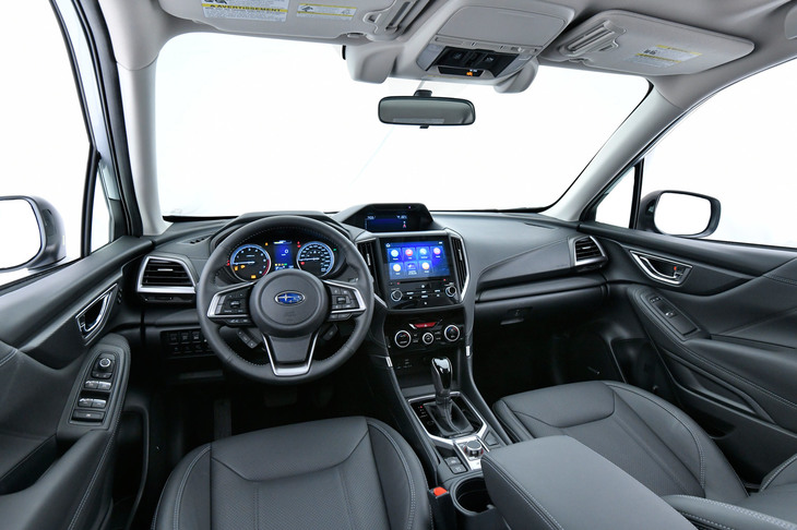 キープコンセプトな外装に対し、内装は従来モデルから一新された。デザインの変化はもちろん、大きく向上したクオリティーも要チェックである。