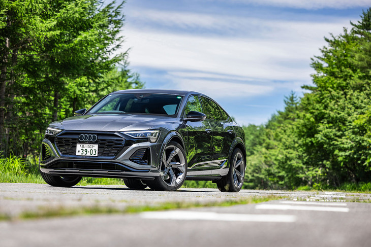 2023年12月に日本導入が発表されたアウディの電動クーペSUV「SQ8スポーツバックe-tron」。マイナーチェンジを機に車名が「e-tron Sスポーツバック」からSQ8スポーツバックe-tronに変更された。