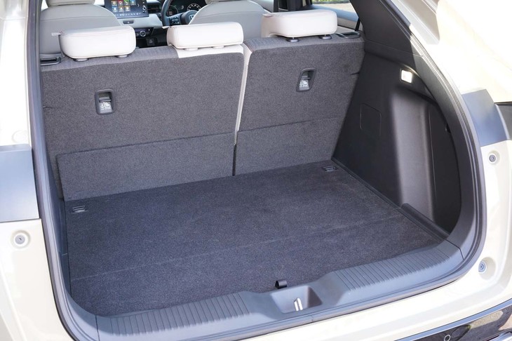 ホンダ・ヴェゼルe：HEV PLaY（ラゲッジスペース）