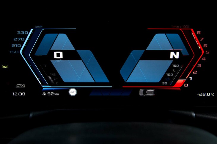 BMW M2（メーターパネル）