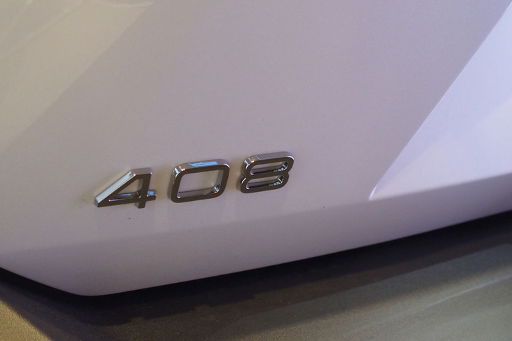 プジョー408アリュール（リアのエンブレム）