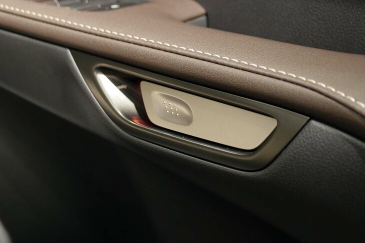 レクサスRX450h＋“バージョンL”（プッシュ式のドアオープナー）