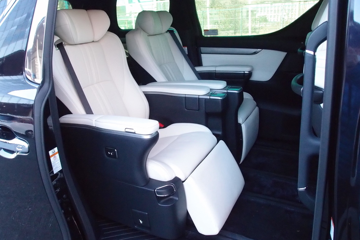 アルファード エグゼクティブラウンジS（2列目シート）