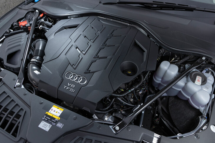 パワーユニットについては変更はアナウンスされていない。「60 TFSIクワトロ」には最高出力460PSの4リッターV8ターボエンジンと、リチウムイオン電池とベルト駆動式オルタネータースターターからなる48Vマイルドハイブリッドシステムが搭載される。