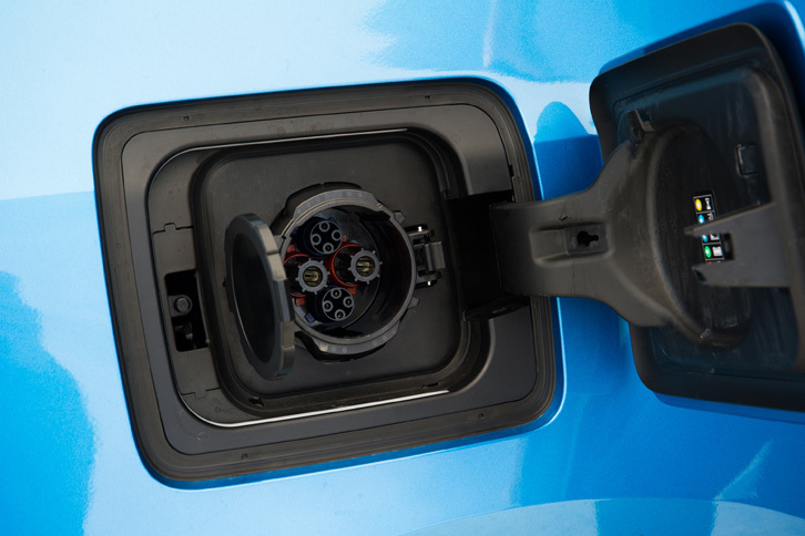 「i3」はCHAdeMO方式の急速充電器に対応しており、約45分で80％までバッテリーを充電することができる。