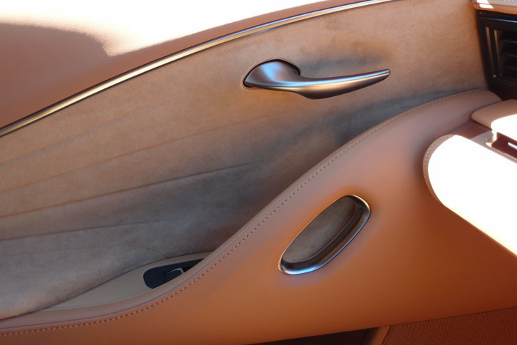 レクサスLC500h（ドアパネル）