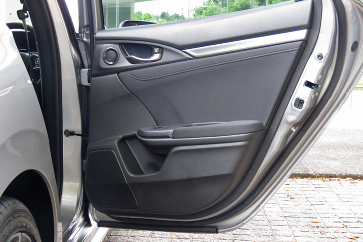 ホンダ・シビックハッチバック（リアドアパネル）