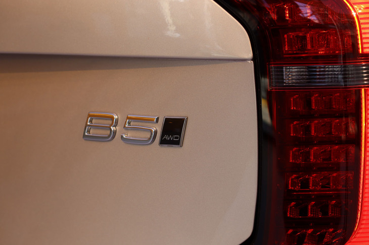 ボルボXC90プラスB5 AWD（リアエンブレム）