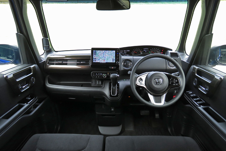 ホンダN-BOXカスタムG・L Honda SENSING（インストゥルメントパネルまわり）