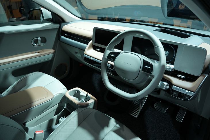 「アイオニック5」のダッシュボード。