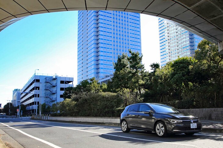 新型「ゴルフ」のディーゼル車は、今回試乗した「TDIスタイル」のほか、「TDIアクティブベーシック」「TDIアクティブアドバンス」「TDI Rライン」の全4グレードが用意される。それぞれ仕様・装備は異なるが、エンジンのスペックに差異はない。
	 