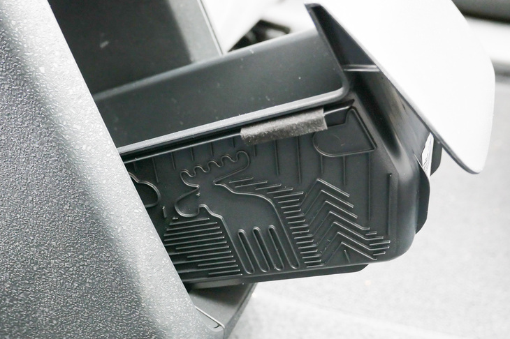 同じく左サイドにもう1頭が隠れている。