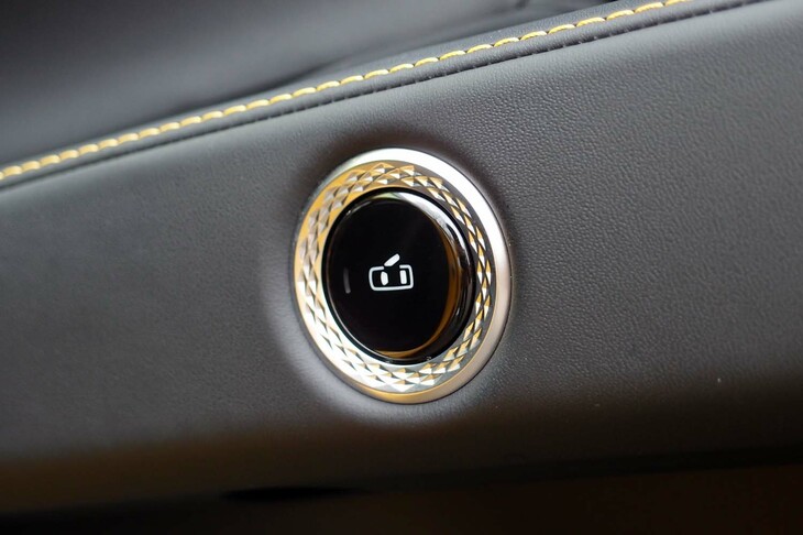 マセラティ・グレカーレ（ドアオープナー）