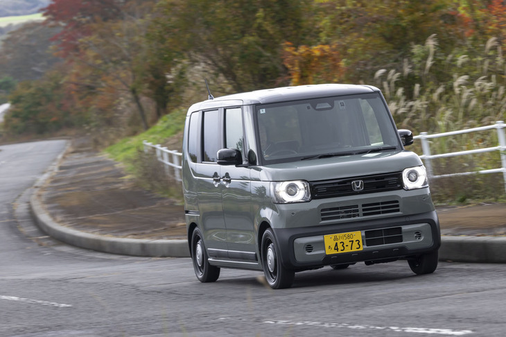 試乗車の「N-BOXジョイ」は自然吸気エンジン搭載のFFモデル。最高出力58PS、最大トルク65N・mはライバル各社よりも明確にパワフルだ。