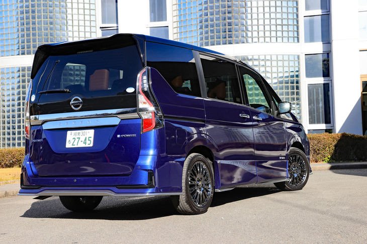 走りもデザインも標準車とは趣を異にする「セレナAUTECHスポーツスペック」。特に今回試乗したe-POWER搭載車は、グランドツアラーとも呼ぶべきクルマに仕上がっていた。