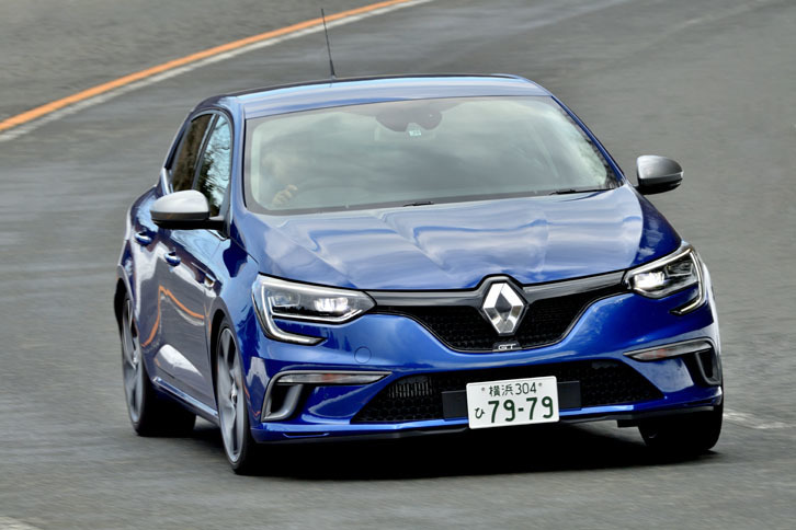 後輪の切れ角は、前輪と同位相の時で最大1度。逆位相の時は最大2.7度となっている。