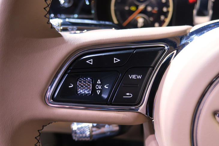 ベントレー・フライングスパー ハイブリッド（ステアリングスイッチ）