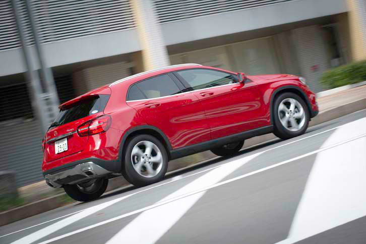 テスト車のボディーカラーは「ジュピターレッド」。このほか「エルバイトグリーン」や「キャニオンベージュ」など、全9色がラインナップされる。