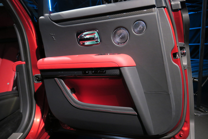 ロールス・ロイス・ブラックバッジ・ゴースト（リアドアトリム）