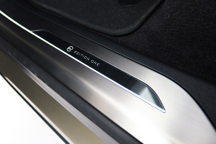 レンジローバー・スポーツSVエディションワン（サイドシルプレート）