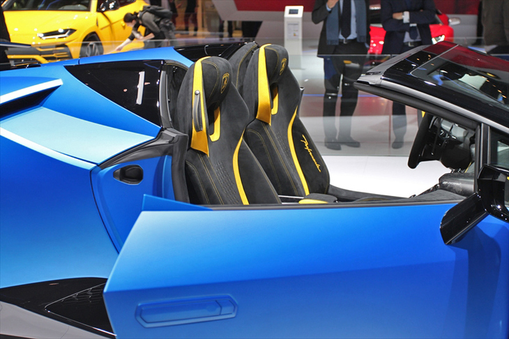 ランボルギーニ・ウラカン ペルフォルマンテ スパイダー（シート）