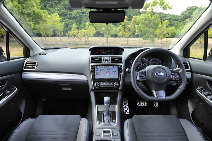 マイナーチェンジ後のインテリア。主に、パネル類やモニター類が改められた。