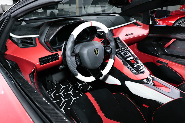 アヴェンタドールSVJロードスター（インテリア）