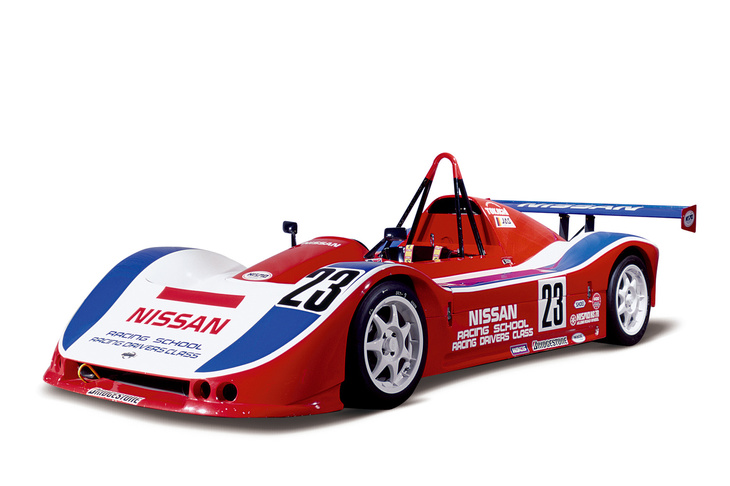 日産が1989年にワンメイクレース用に市販した「ザウルス」（写真は1993年発売の2代目）。本格的なシングルシーターのレースカーとして設計されていた。（写真：日産自動車）