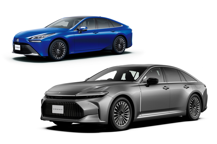 「クラウン セダン」（写真右下）と2代目「ミライ」（同左上）は、基本設計を共有する兄弟車だ。ただし、細かなつくり分けはなされており、クラウンのほうがボディーサイズは大きく、ホイールベースも長い。