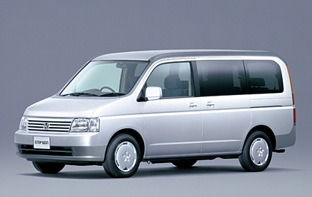 ホンダ・ステップワゴンDタイプ(4AT)vs日産セレナX（CVT）/ホンダ・ストリームiS（5AT）【ライバル車はコレ】