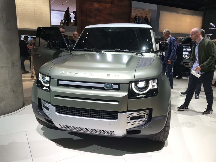 ランドローバー・ディフェンダー90（フロントまわり）