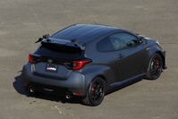 ボディーカラーは全4色。「マットスティール」と呼ばれる写真のカラーは35万2000円の有償色。