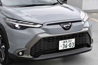 フロントまわりは日本市場用にリデザインされている。個性的なBi-Beam LEDヘッドランプも日本仕様車ならではの装備。