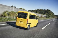 今回は150km強の道のりを試乗。燃費は満タン法で14.2km/リッター、車載の燃費計で13.9km/リッターを記録した。