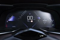 ドライブモードセレクターでは「スポーツ」「ノーマル」「コンフォート」「エコ」の4種類に加えてマニュアル変速モードが選べる。コンフォートで「DSアクティブスキャンサスペンション」が起動する。