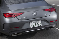 エクステリアデザインでは、凹凸を極力廃した滑らかな面構成を追求。リアコンビランプもボディーのRにぴったりと添わされている。