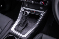 トランスミッションは「Sトロニック」と呼ばれる7段DCT。今回の試乗車では、手元でギアチェンジが行えるオプションのシフトパドル付きステアリングホイールが選択されていた。