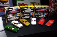 1970年に発売された、トミカの起源となる6車種。これらの復刻版は、トミカ50周年事業の一環として2019年12月に発売された。